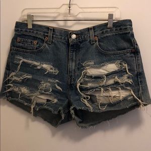 Ripped Levi high waisted jean shorts